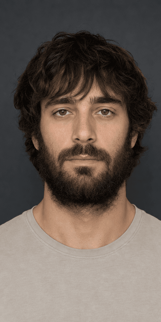 Avant : coupe et barbe qui ferment le visage
